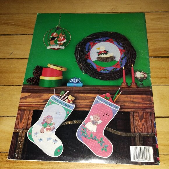 A Ginny Fraser Christmas Leaflet #1028 (Leisure Arts, 1985) - Picture 2 of 2